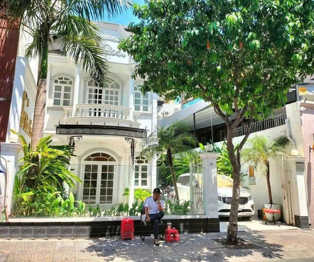 I'm the owner of rent or 20 Phan Kế Bính, District 1st December.