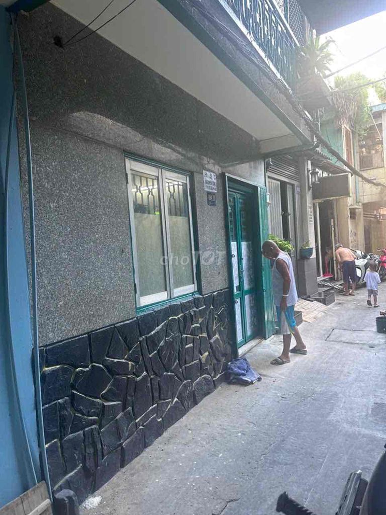 The house is full of rent.