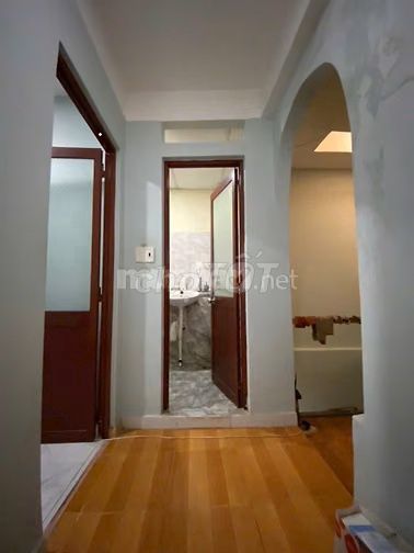 Rent two floors - the area uses 100 meters - Cách Mạng Tháng Tám (the old 10th)
