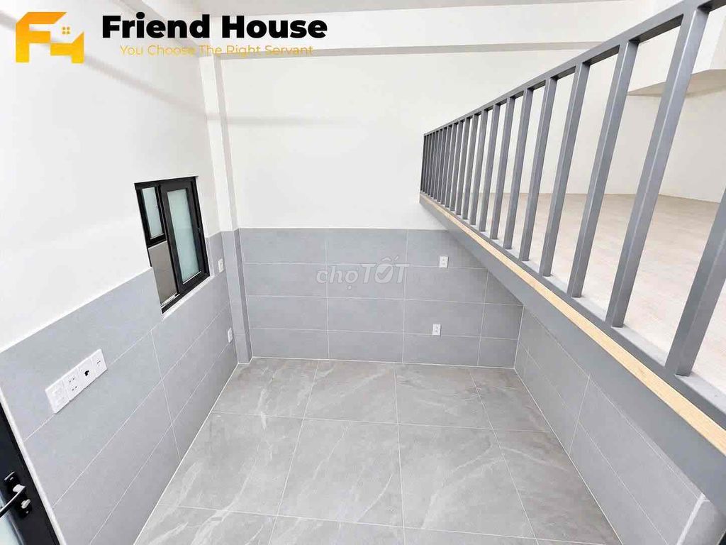 It's a big room. It's 4/4 people cheap.