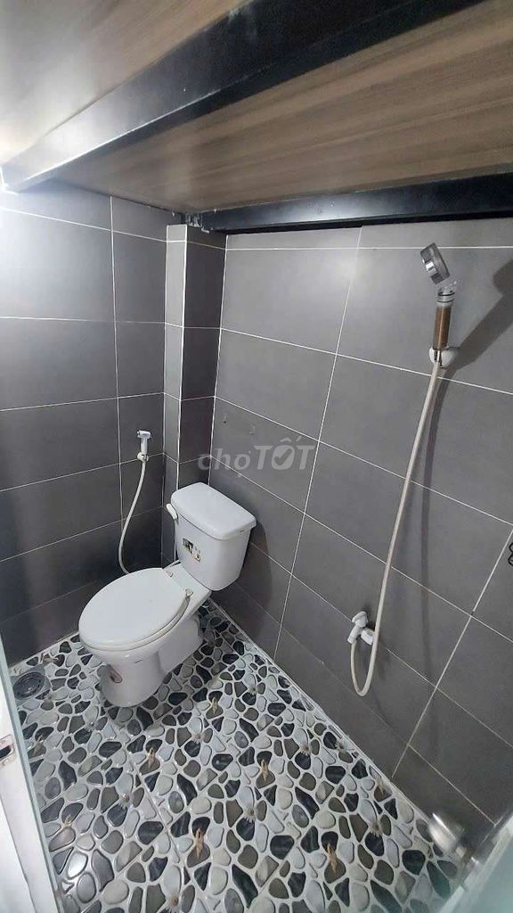 The room is called Hoàng Văn Thụ Park, next to Tan Son Nhut.