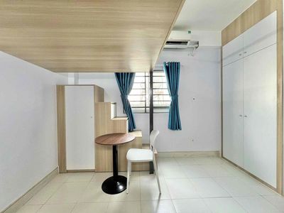 The mini-character's apartment is guarded near the University of Fan of Saigon Kế Cầu Chữ Y