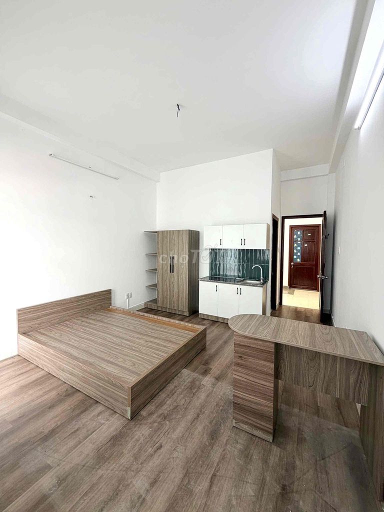 Check out the Dương Quảng Hàm balcony.