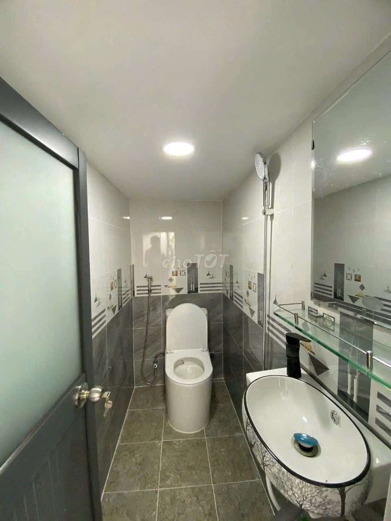 Three-story nice houses - 5-M-3 bedrooms, 3 toilets - 10 million.
