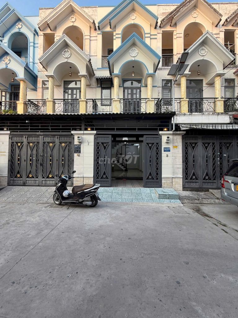 Rent a nice Thạnh Lộc-- close to the station-- 11 million a month.