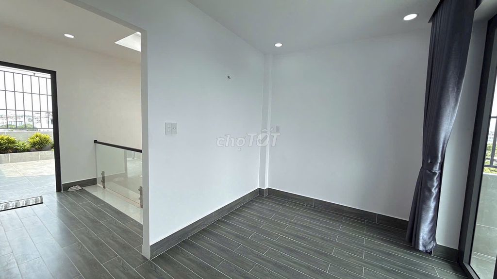 Rent a nice Thạnh Lộc-- close to the station-- 11 million a month.