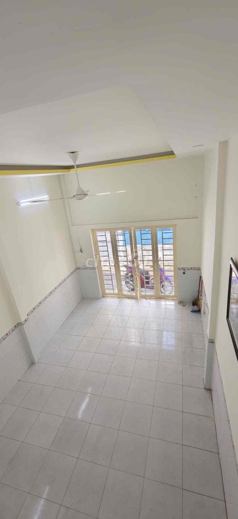 Four hundred and fifteen meters of toilets. Lê Trọng Tấn. Tân Phú