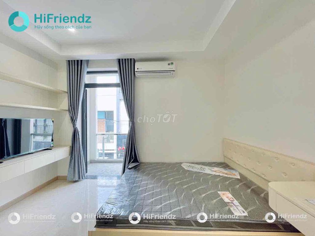 The new studio apartment is full of furniture, the private washing machine at the law college.