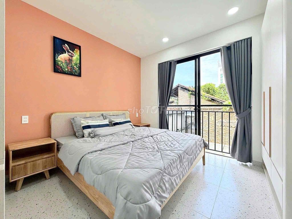 apartment 40 square feet of balcony, private washing machine in Phan Xian Long near District 1, District 3.