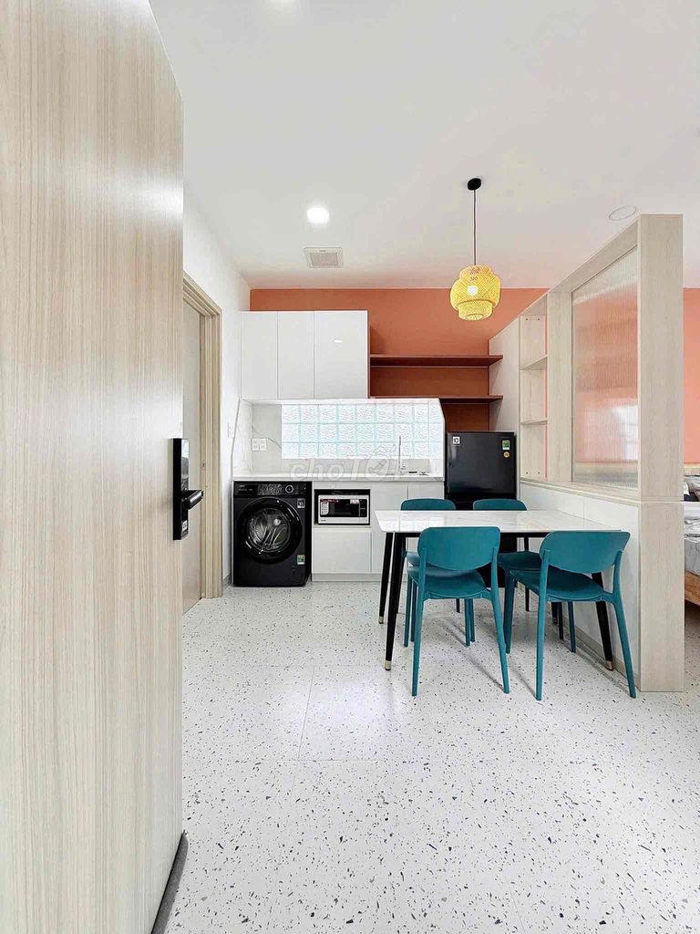 apartment 40 square feet of balcony, private washing machine in Phan Xian Long near District 1, District 3.