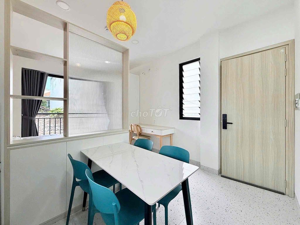 apartment 40 square feet of balcony, private washing machine in Phan Xian Long near District 1, District 3.