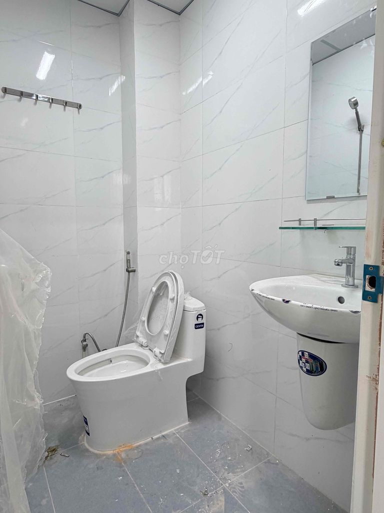 County 4 for rent near Nguyễn Tất Thành University, Law University