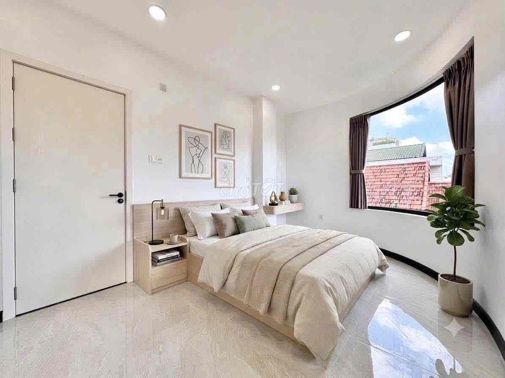 apartment one bedroom/studio modern style, 100 percent new, right next to District 1, L81