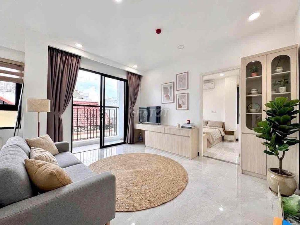 apartment one bedroom/studio modern style, 100 percent new, right next to District 1, L81
