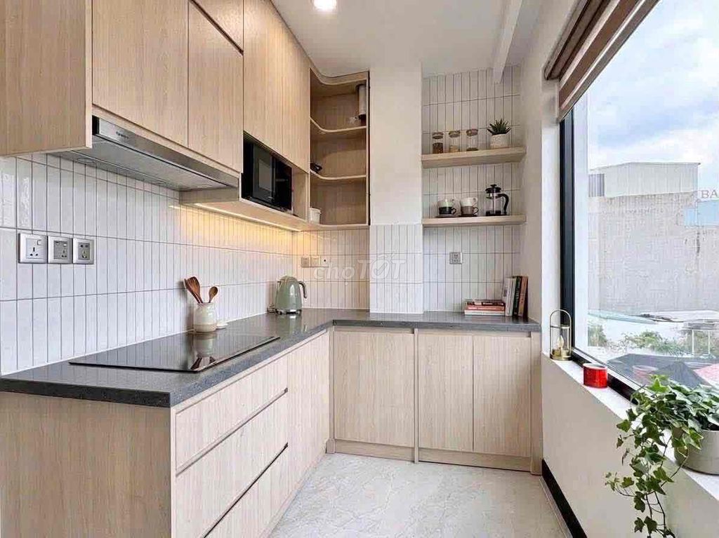 apartment one bedroom/studio modern style, 100 percent new, right next to District 1, L81