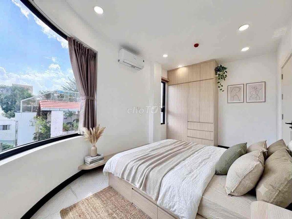 apartment one bedroom/studio modern style, 100 percent new, right next to District 1, L81
