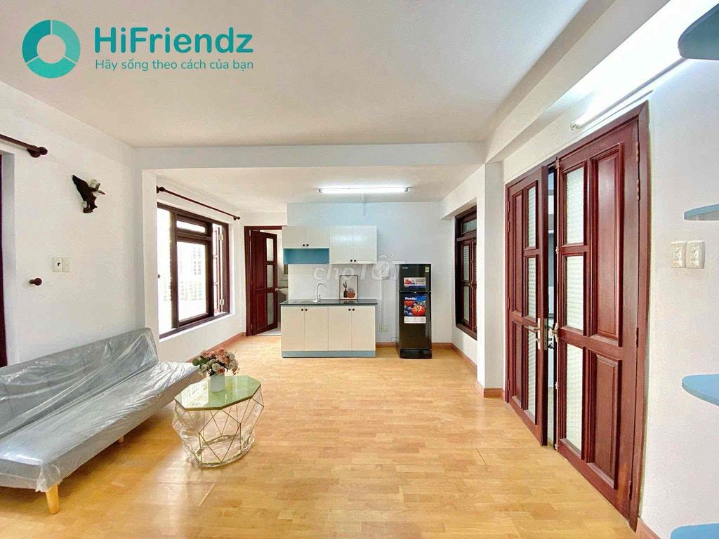 Next to the botonica, the balcony apartment-full interior near the airport.