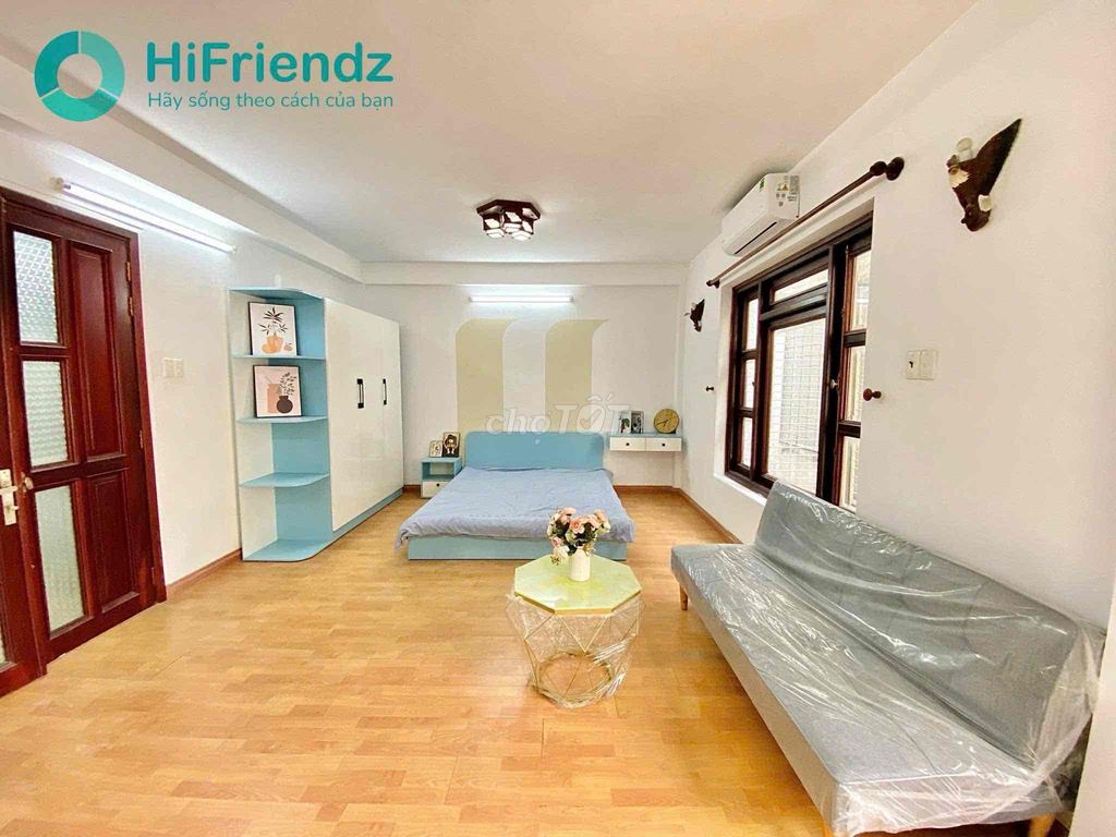 Next to the botonica, the balcony apartment-full interior near the airport.