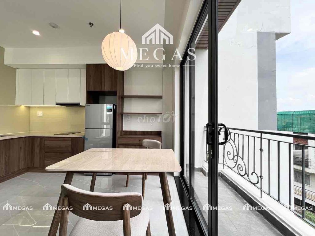 Rent the new balcony apartment near the thousands of nuts in the 10th district.
