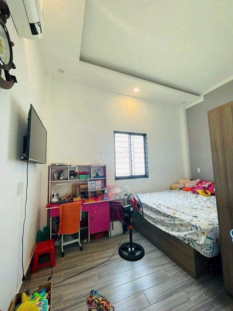 Go to work on metro-- find the apartment 2 bedrooms just 5.7 million a month.