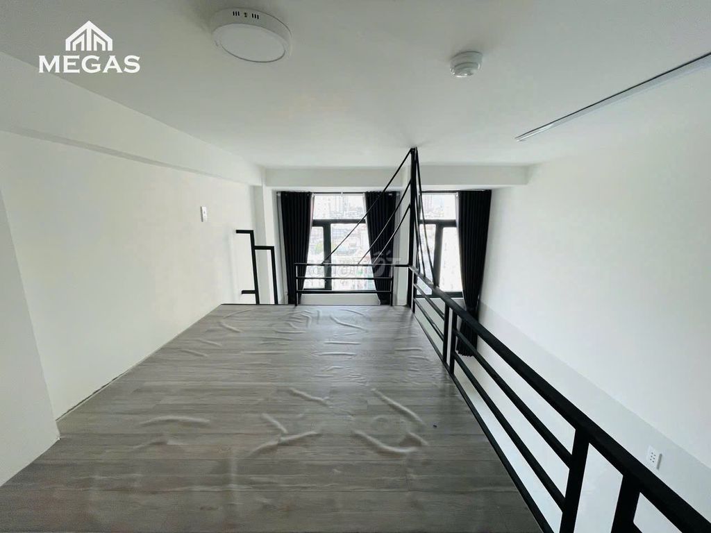 This apartment is super wide, open - right here. Điện Biên Phủ, blue row.