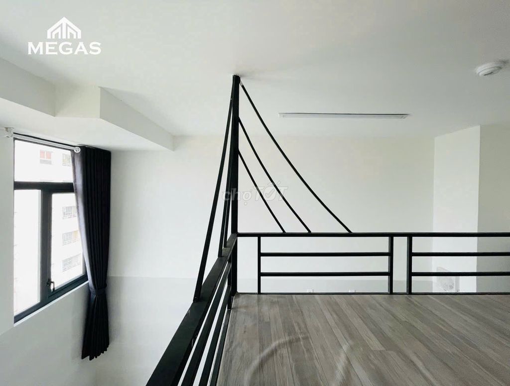 This apartment is super wide, open - right here. Điện Biên Phủ, blue row.