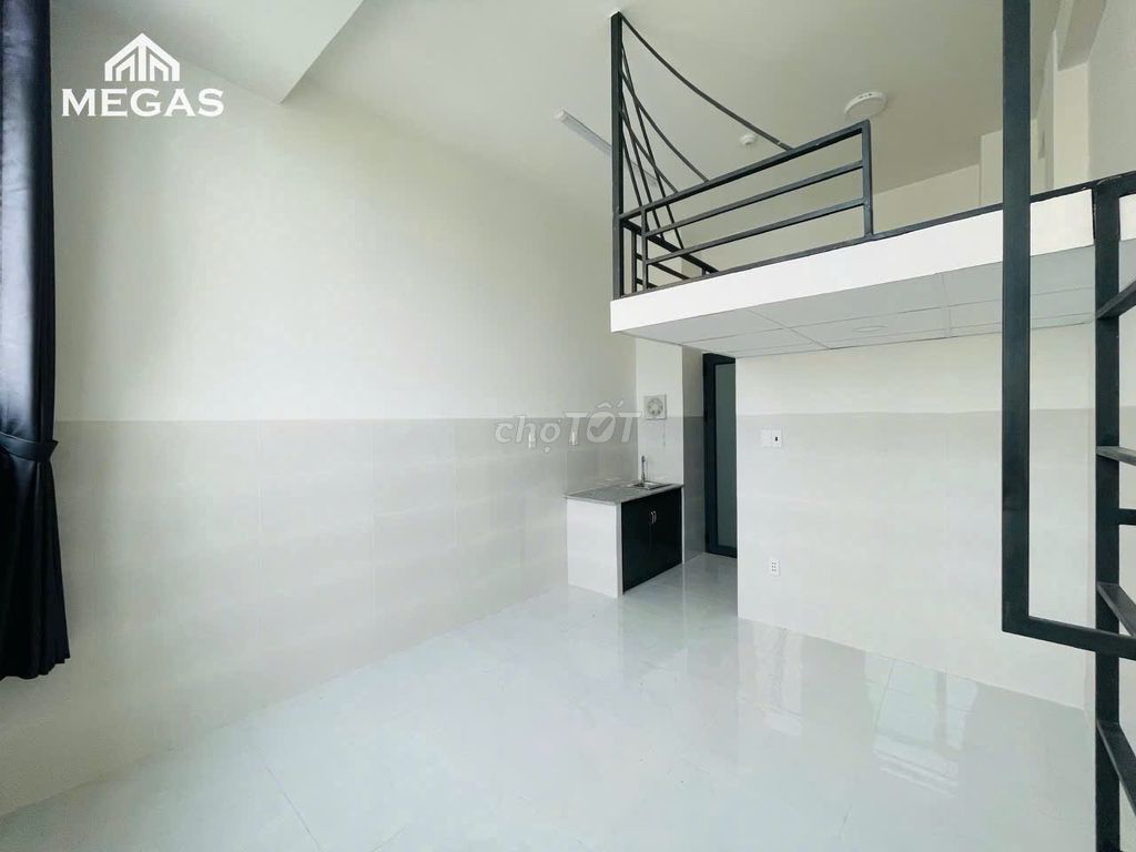 This apartment is super wide, open - right here. Điện Biên Phủ, blue row.