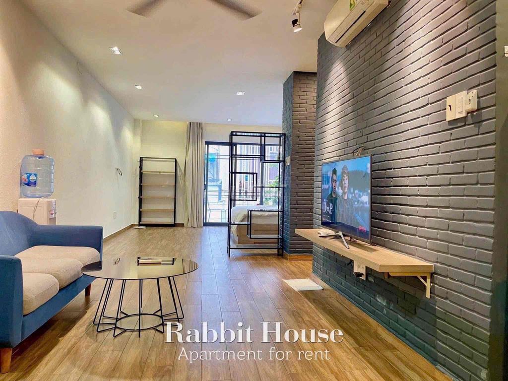 The kitchen apartment has a four-foot radius, full comfort right here in District 10.
