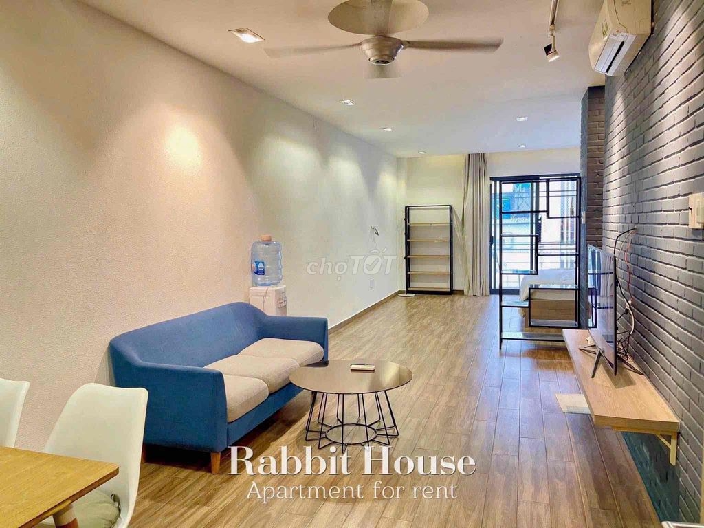 The kitchen apartment has a four-foot radius, full comfort right here in District 10.