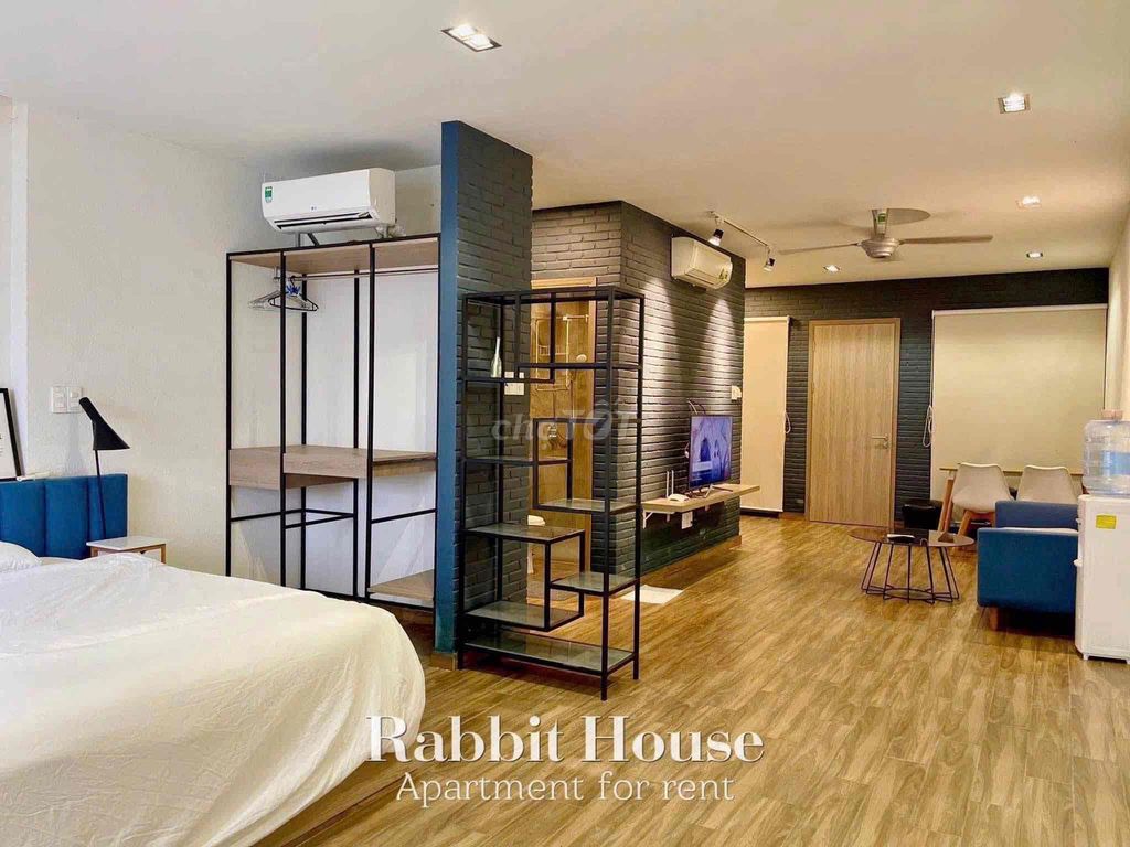 The kitchen apartment has a four-foot radius, full comfort right here in District 10.