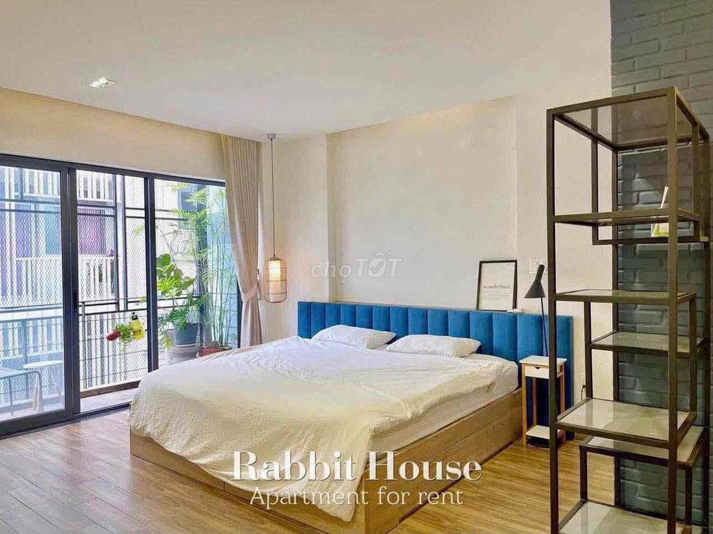 The kitchen apartment has a four-foot radius, full comfort right here in District 10.