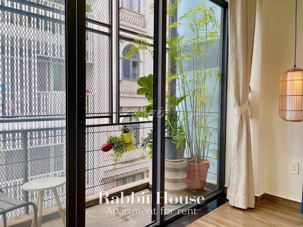 The kitchen apartment has a four-foot radius, full comfort right here in District 10.