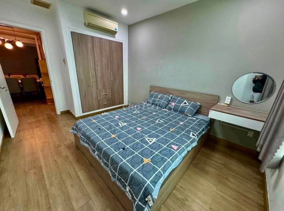 Rent C/c Plaza Republic three bedrooms renting 15 million a month. Good interior.