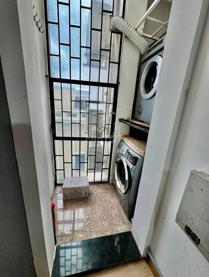 Rent C/c Plaza Republic three bedrooms renting 15 million a month. Good interior.