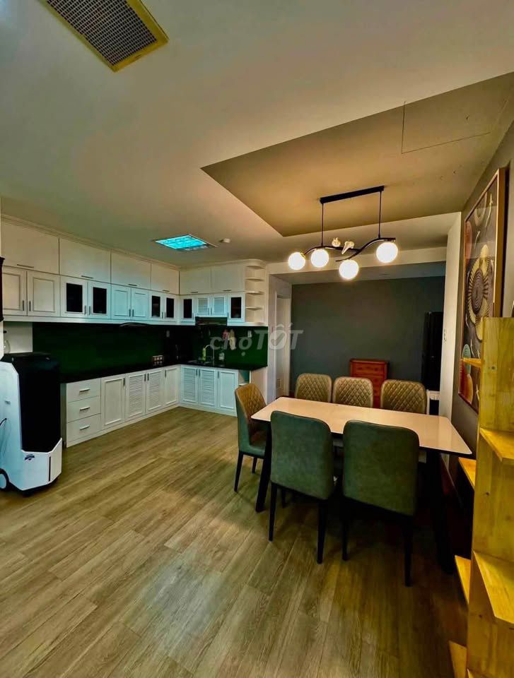 Rent C/c Plaza Republic three bedrooms renting 15 million a month. Good interior.