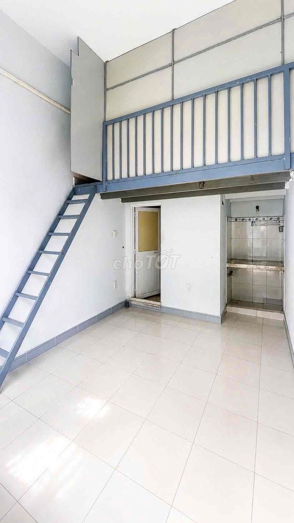 Cheap, super-split balcony.