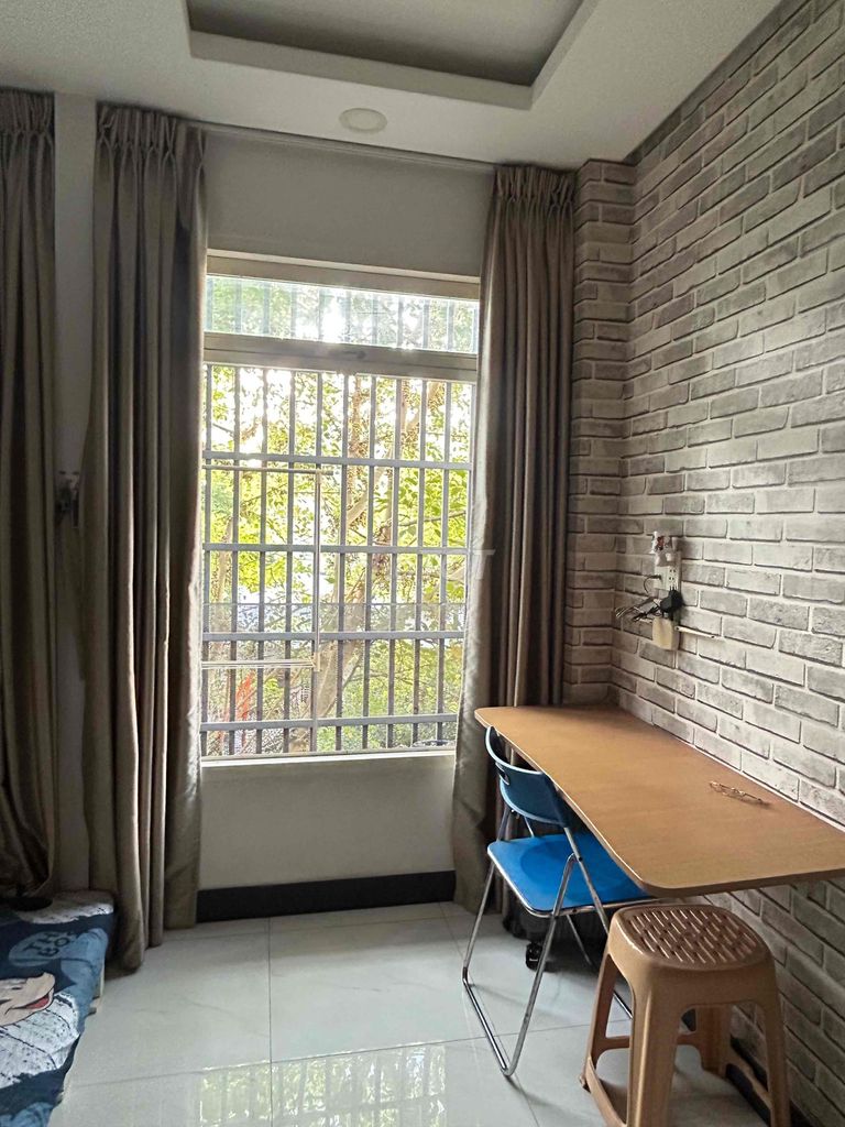 The balcony suites only the sky windows pick up the wind