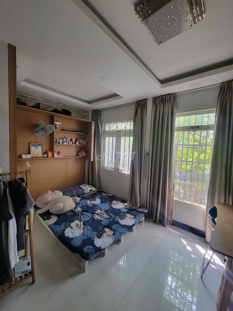 The balcony suites only the sky windows pick up the wind