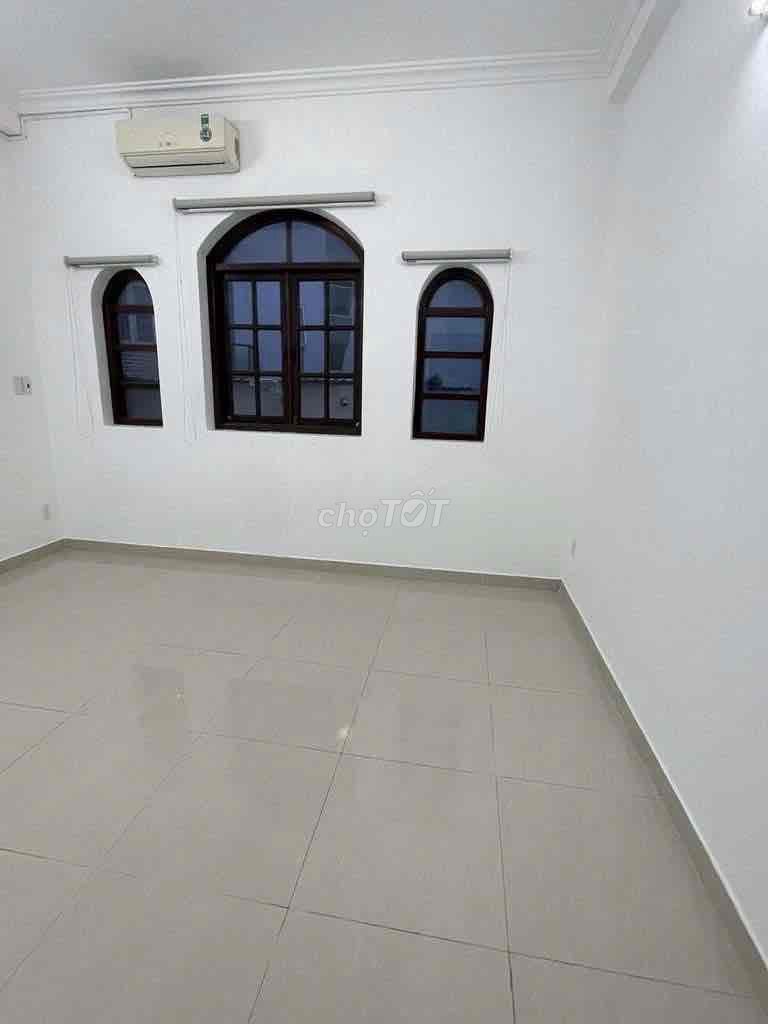 Rent a 10-4-story district-- 3 toilets - 2 bedrooms - only 13 million.