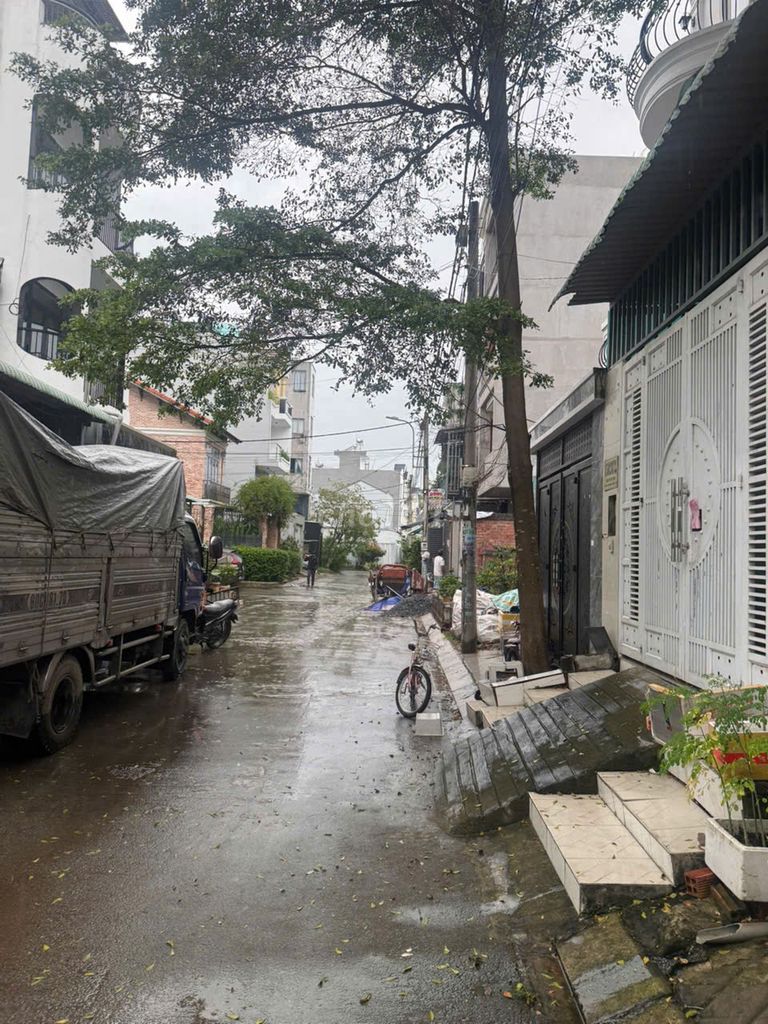 Rent a house behind Long Trường Market, District 9