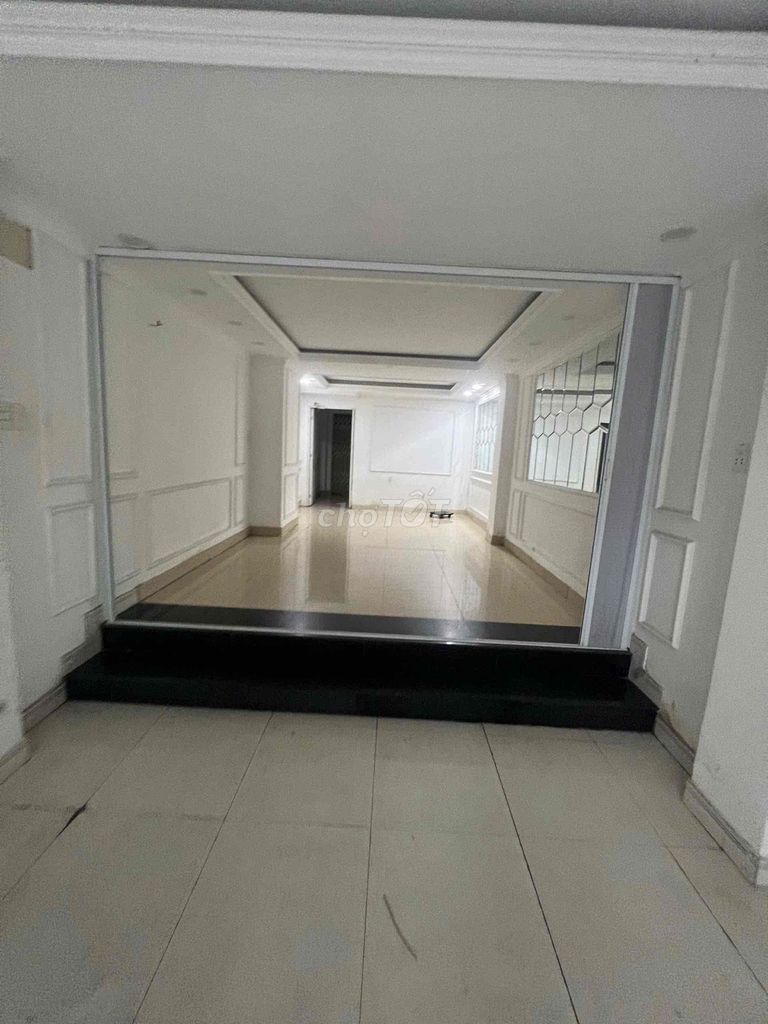 Rent the original house-- Nguyễn Văn Thương, Bình Thạnh