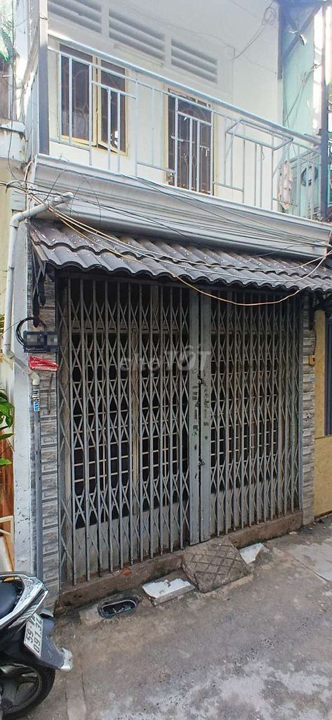 The original, the alley, the two bedrooms, the two cheap toilets.