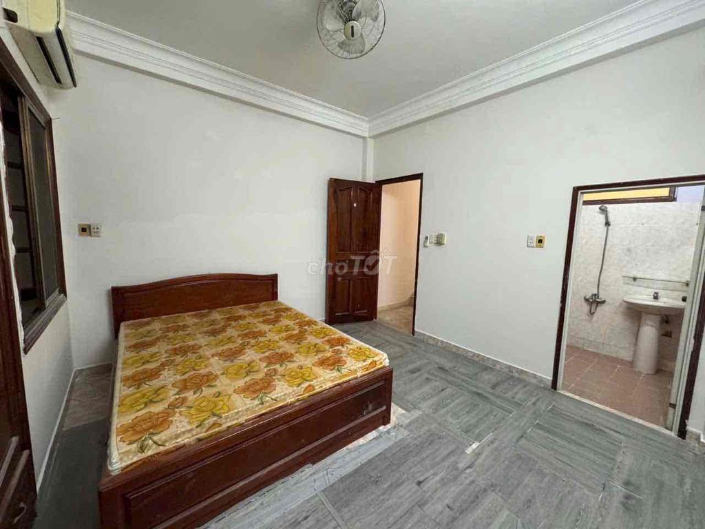 A big house, a sleeping car, in a house - 1 M 2 stories, near T3 Station