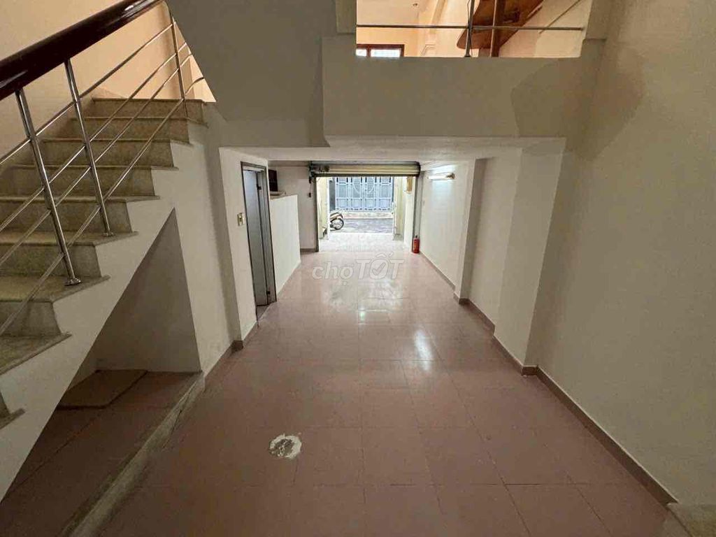 A big house, a sleeping car, in a house - 1 M 2 stories, near T3 Station