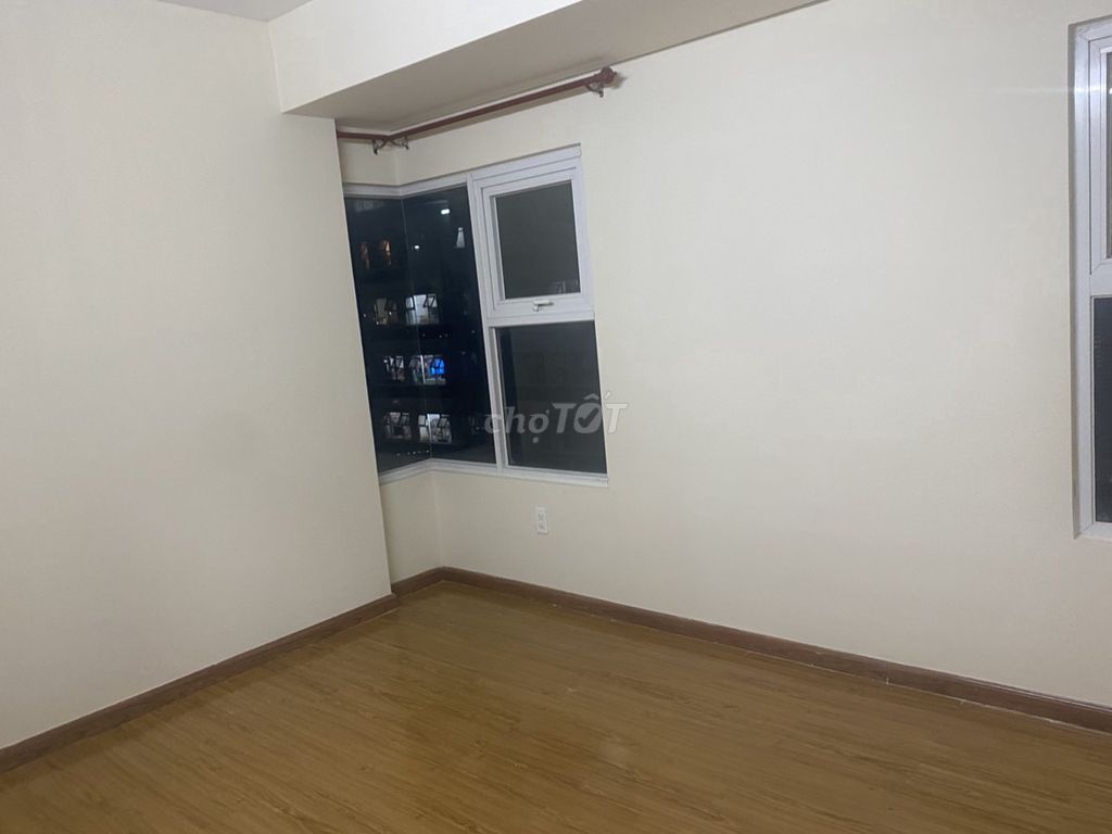 Rent Flora Fuji-- 2 bedrooms with a balcony-- 9 million a month.
