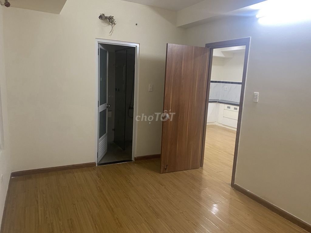 Rent Flora Fuji-- 2 bedrooms with a balcony-- 9 million a month.