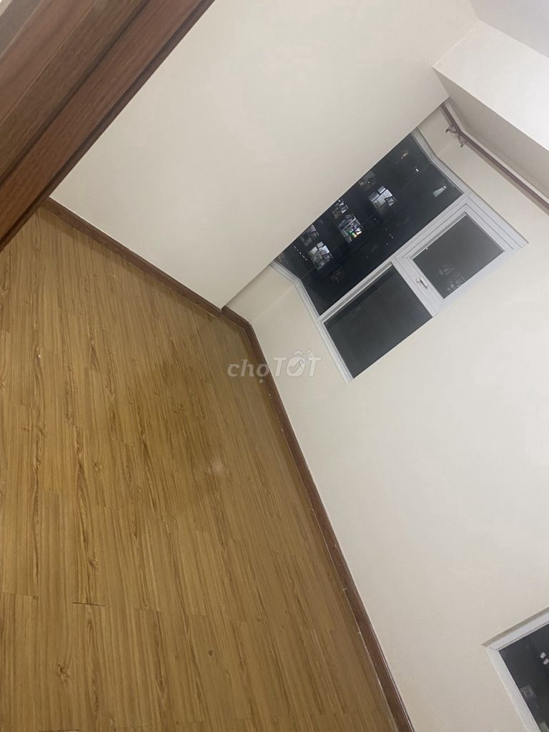 Rent Flora Fuji-- 2 bedrooms with a balcony-- 9 million a month.