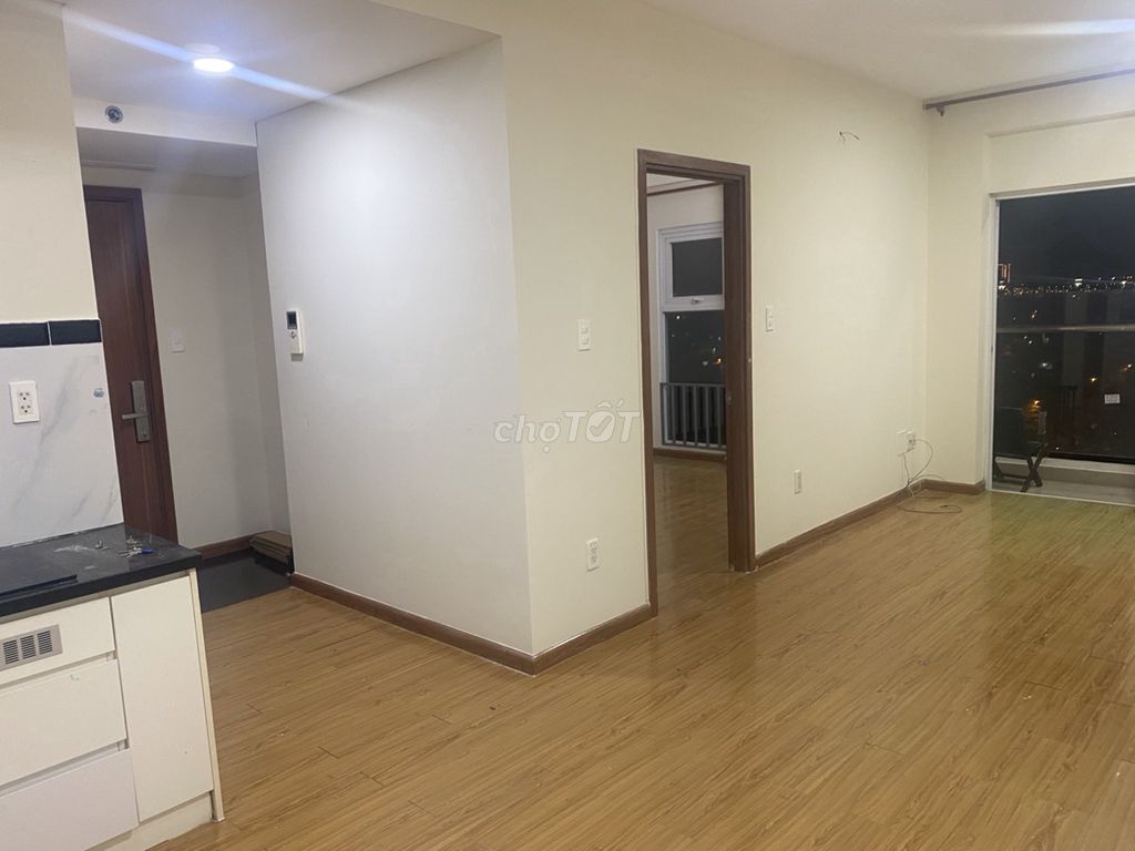 Rent Flora Fuji-- 2 bedrooms with a balcony-- 9 million a month.