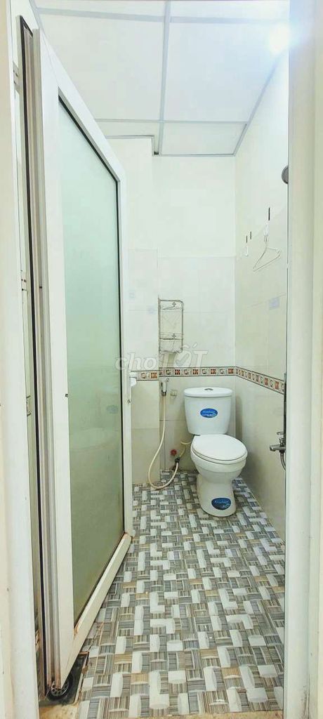 A low-cost credit board hotel room