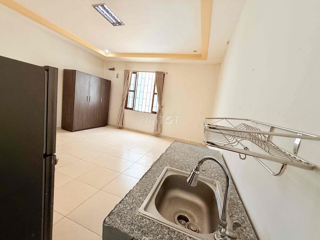 We'll rent a room with a lot of fresh air. Near Bx District 8. ql50
